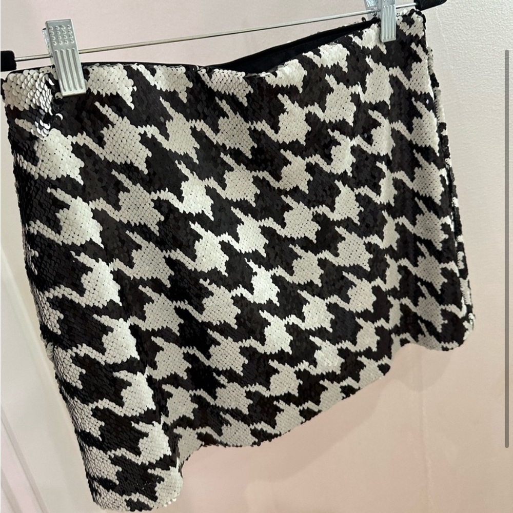 Zara Black and white sequin mini skirt